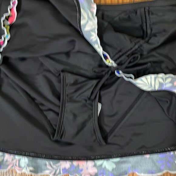 Island Escape Mariposa Ruffled Ruched Swimsuit Skirt size 10 NWT - Picture 4 of 10